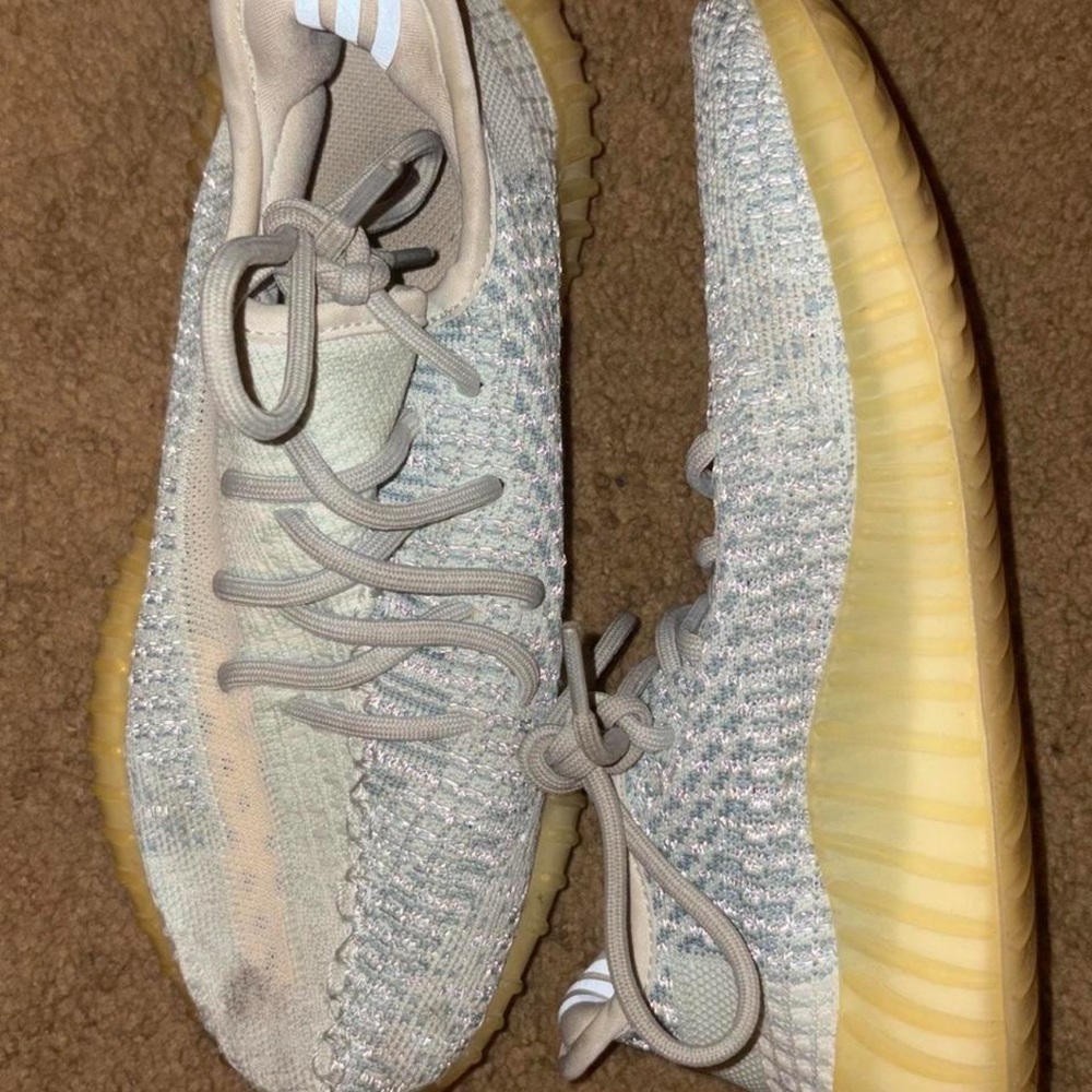 Yeezy - Picture 2 of 5